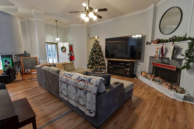 Building Photo - Welcome Home!