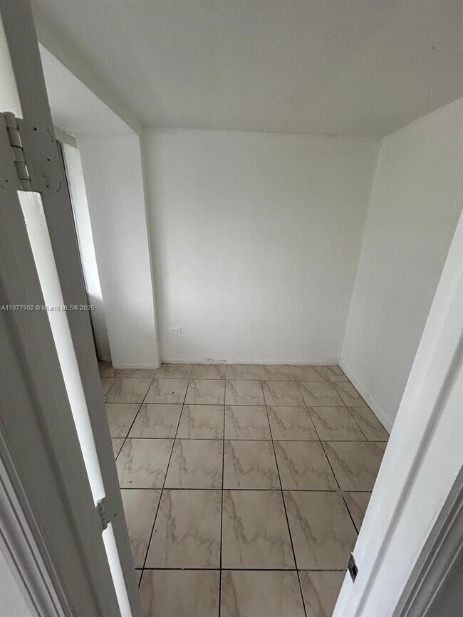 Building Photo - 7545 E Treasure Dr