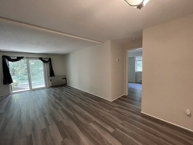 Building Photo - 9 Village Hill Ln