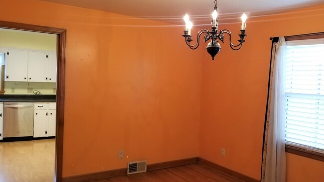 Building Photo - CHECK ME OUT!  3 Bedrooms, 2 Full Baths, B...