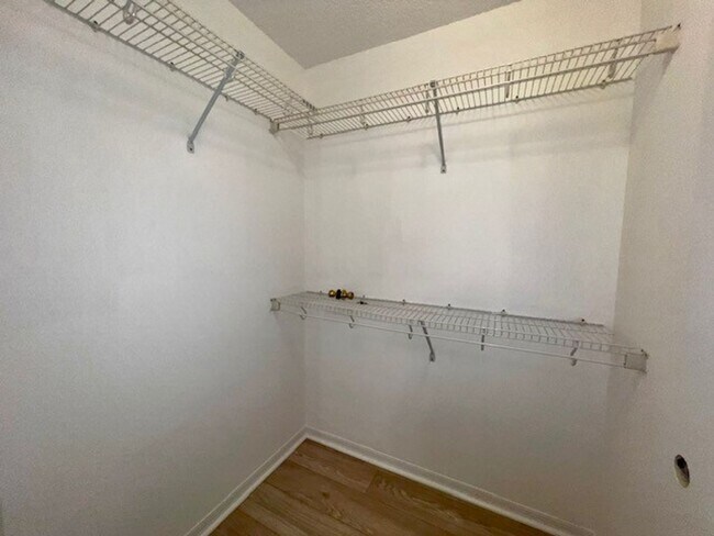 Building Photo - Welcome Home! Updated flooring & fresh interior paint! Move in OCTOBER! Beautiful 3X2 with attach...