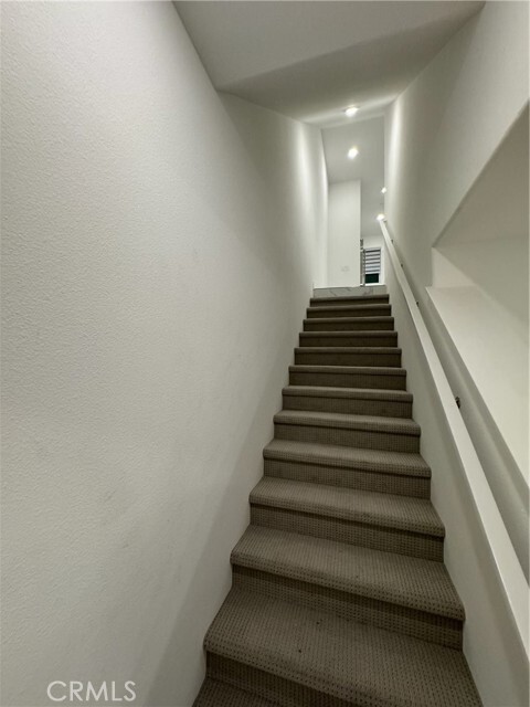 Building Photo - 247 Sash
