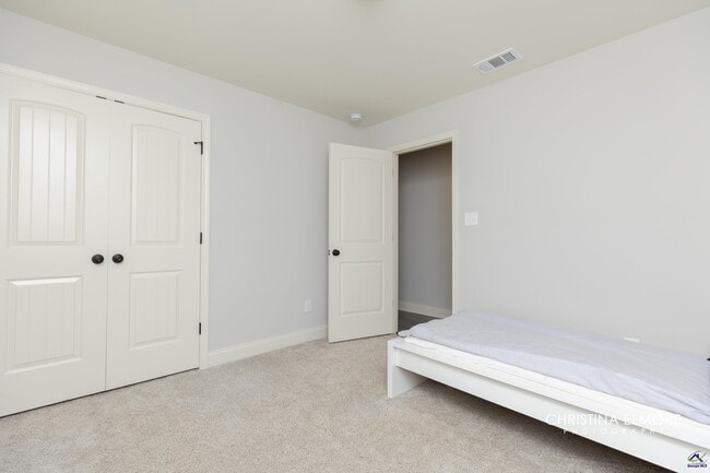 Building Photo - 214 Creek Ridge Dr