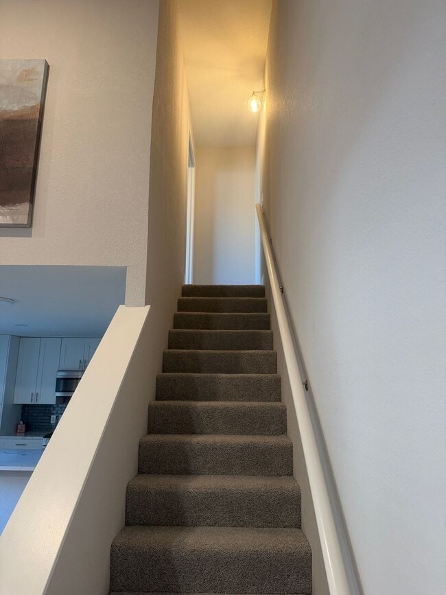 Building Photo - Beautiful 2 bed, 2 baths Summerplace townhome with community pool