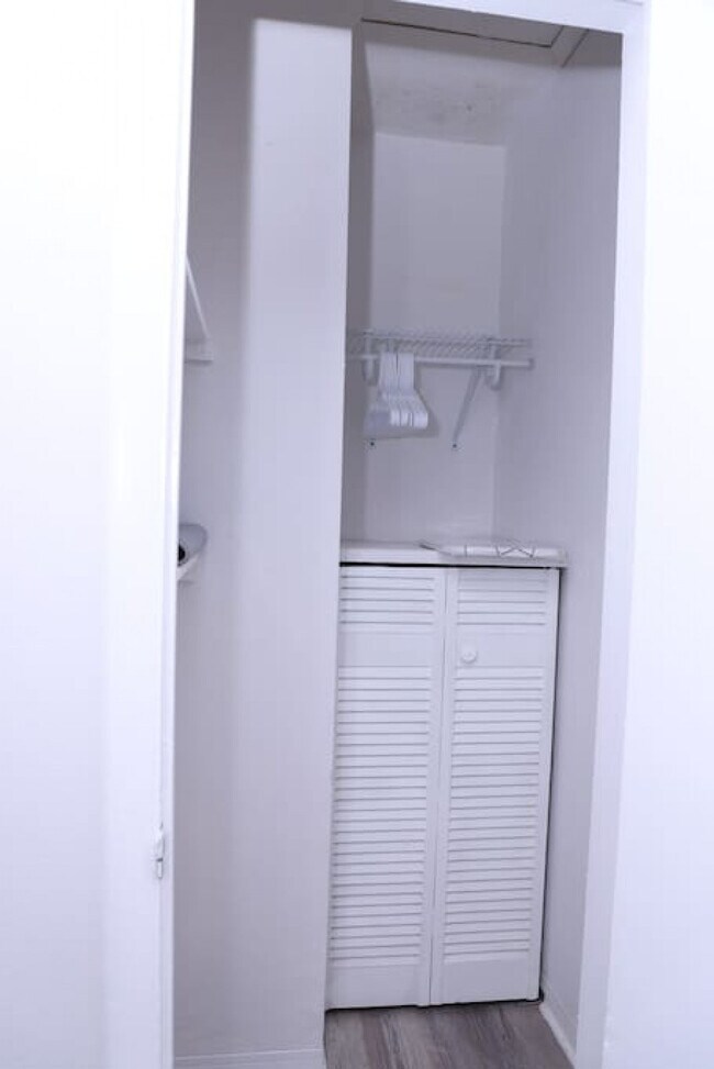 Building Photo - 1109 SW 37th Ave