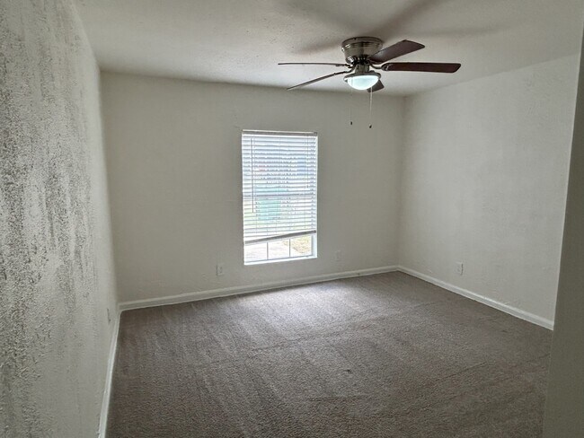 Master Bedroom - 10218 Silvercrest St