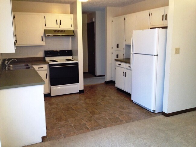 Building Photo - Spacious home in East Manhattan!