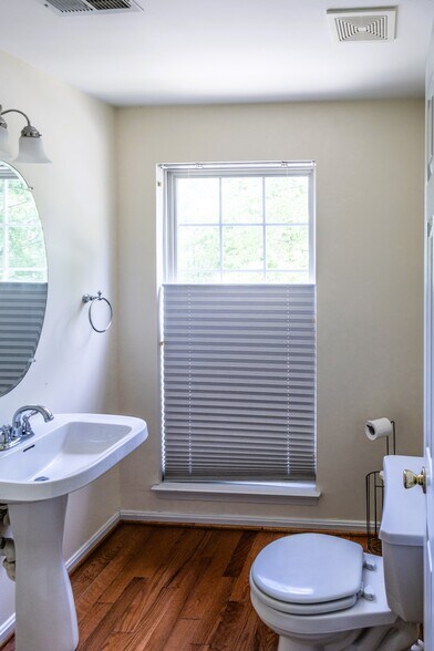 Building Photo - 6044 Blue Point Ct