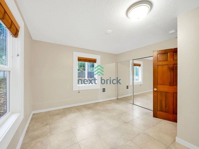 Building Photo - 3 Bed and 1 Bath Single-family Home Available for Rent!