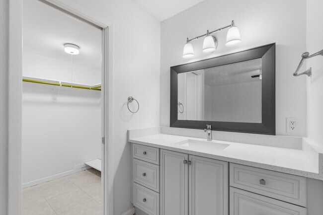 Building Photo - 10693 N Military Trl