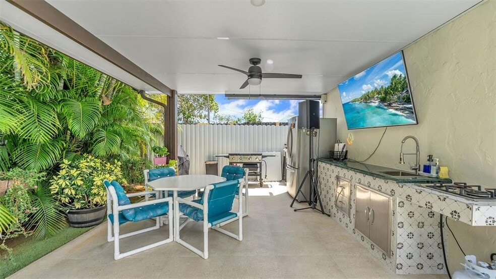 Building Photo - 8425 Southampton Dr