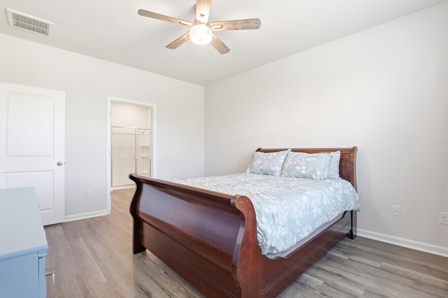 Building Photo - 114 Brooks Dr