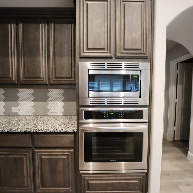 Building Photo - 1312 Carancho Dr