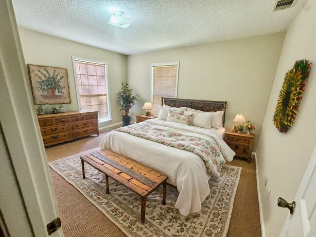 Building Photo - 802 N Taylor Ct