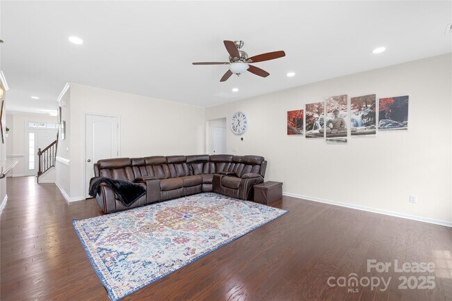 Building Photo - 5086 Waterloo Dr