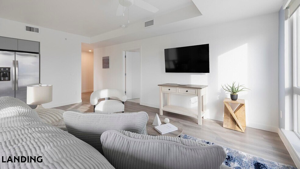 Building Photo - 707 S Farmer Ave