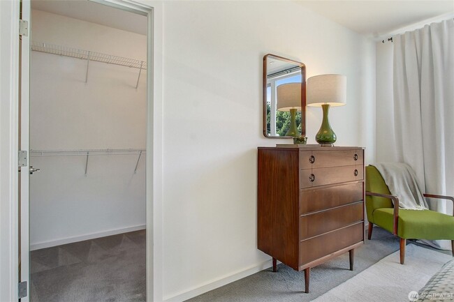 Building Photo - 2Bd/2Ba Seattle Townhouse