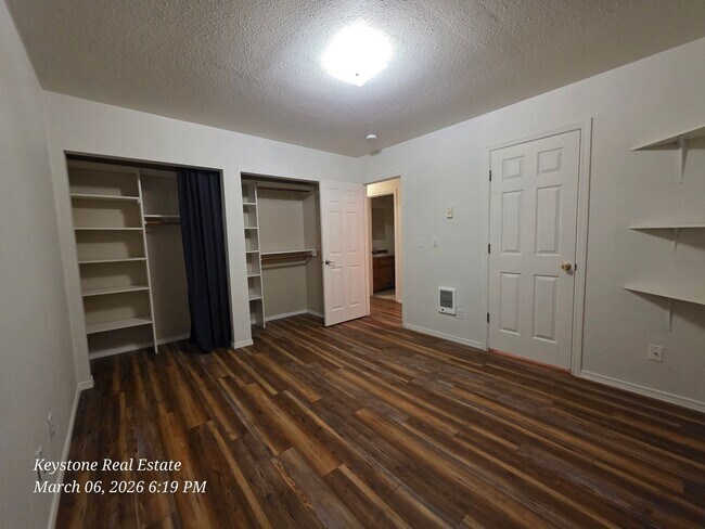 Building Photo - 15454