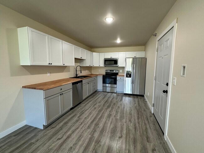 Building Photo - Valley View Estates C