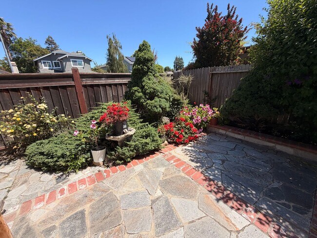Building Photo - Beautiful Spacious Two Story Home in Pleasanton!