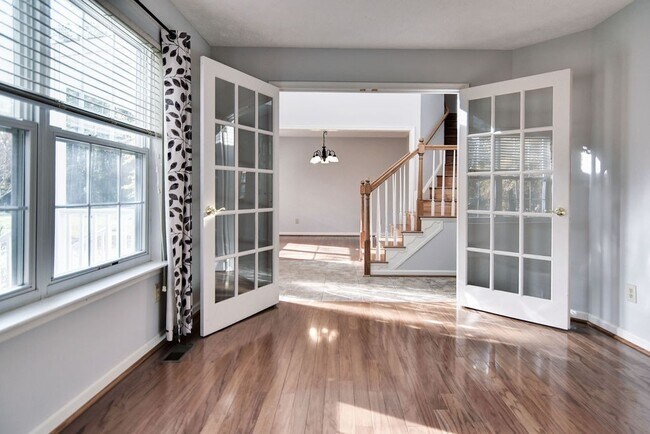 Building Photo - Updated Poquoson Home on Large Lot