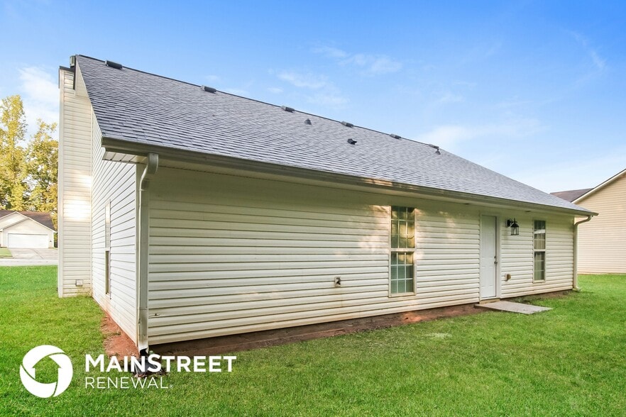 Building Photo - 1100 Overlook Dr