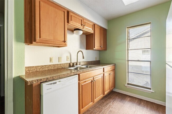 Building Photo - 309 Blake Dr