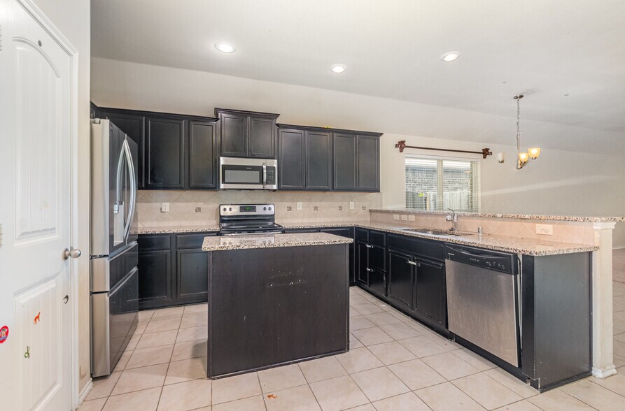 Building Photo - 9012 Cross Oaks Ranch Blvd