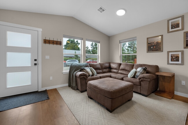 Building Photo - 1350-1313 13th Ave