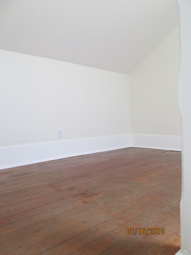 Building Photo - Charming 2 Bedroom, 1 Bathroom with loft n...