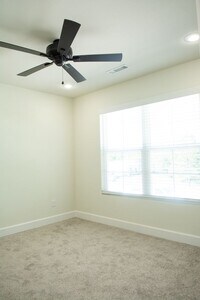 Building Photo - Newer  Townhouse in the heart of West Fork !