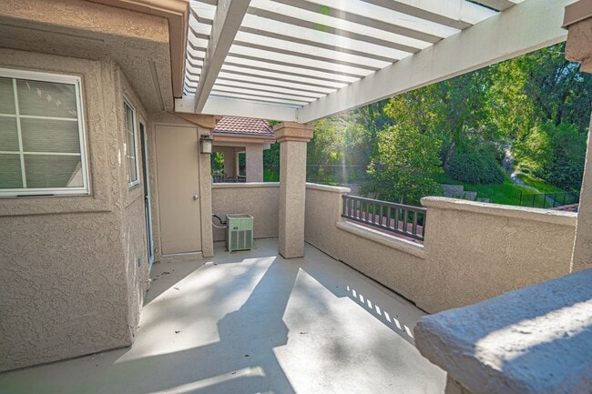 Building Photo - COMING SOON! 1 Bedroom Condo for Rent in V...