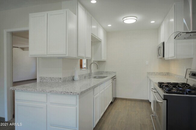 Building Photo - 10006 N 37th St