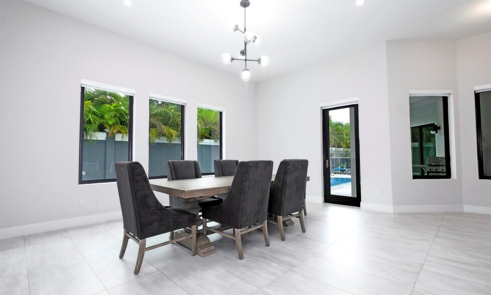 Building Photo - 5663 Brookfield Cir W