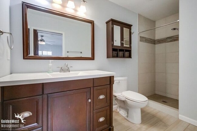 Building Photo - Spacious 2Bd 2.5Ba Two-Story Condo in Alli...