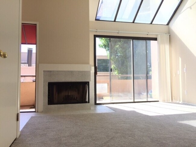 Building Photo - 25761 Le Parc