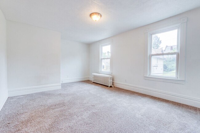 Building Photo - 406 Kingsboro St