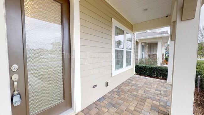 Building Photo - 203 Southern Oak Dr