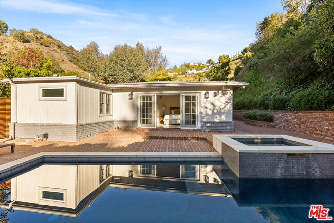 Building Photo - 9520 Gloaming Dr