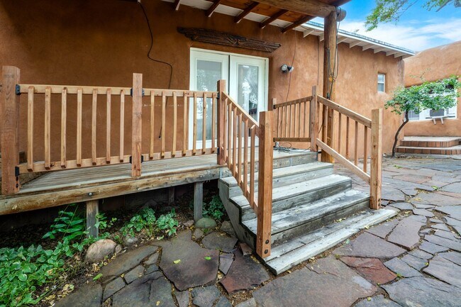 Building Photo - 1115 Agua Fria St