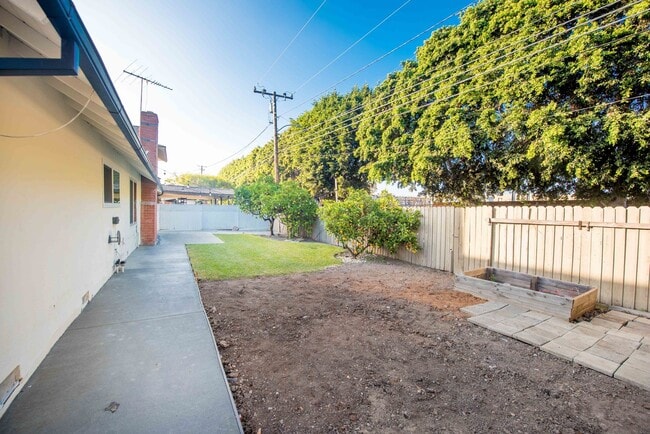 Building Photo - Newly Remodeled Single Family Home