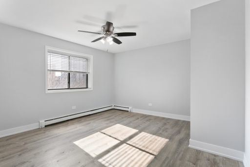 Building Photo - 6201 N Kenmore Ave