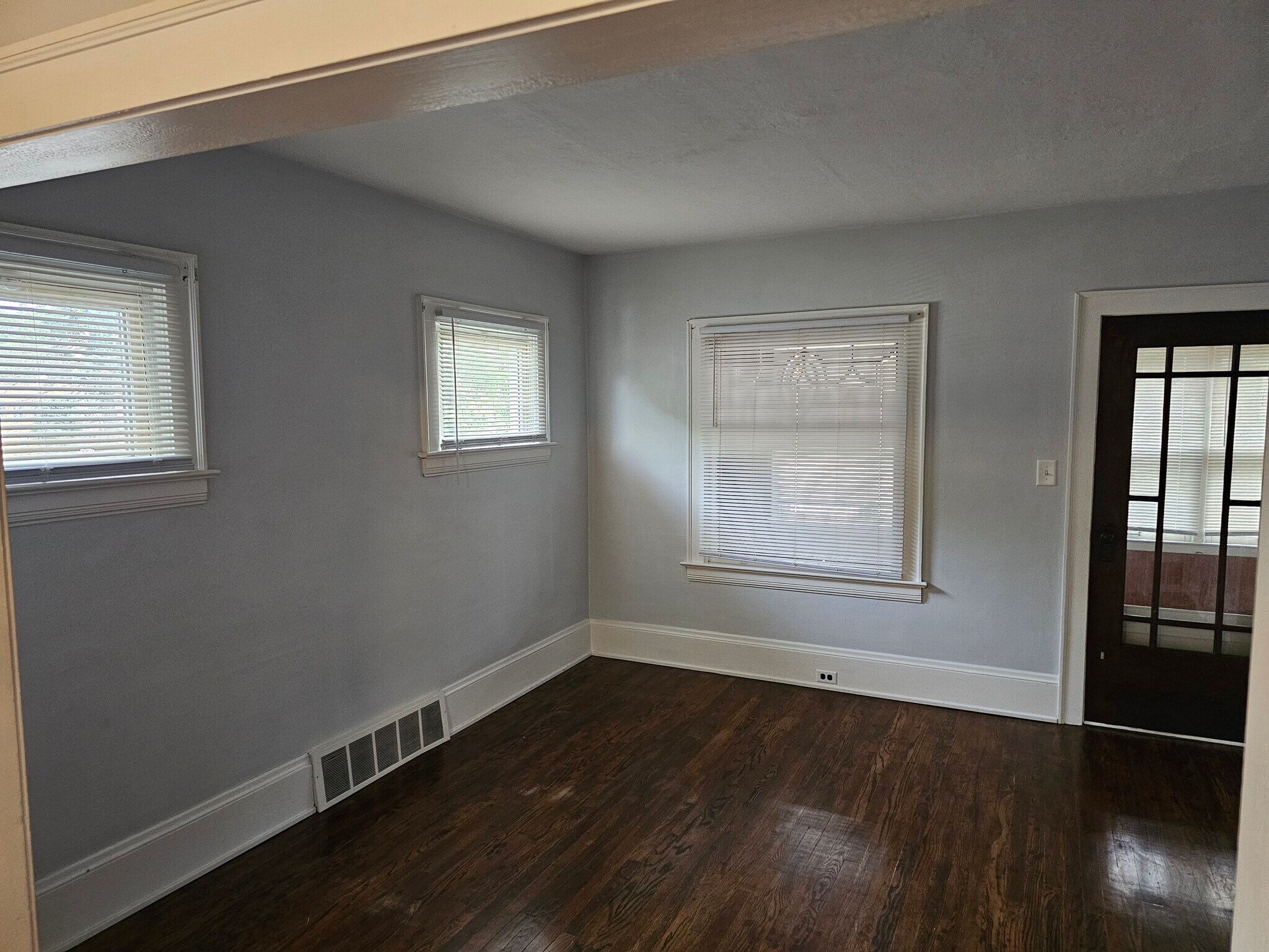 Building Photo - 3518 Schiller Ave