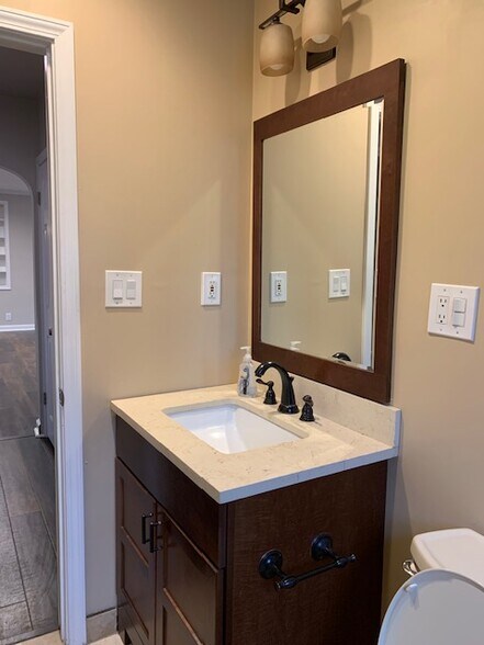 Main Bathroom - 204 Juniper St