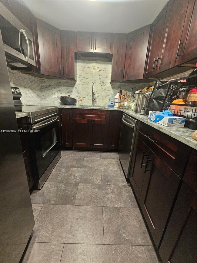 Building Photo - 5961 N Falls Cir Dr