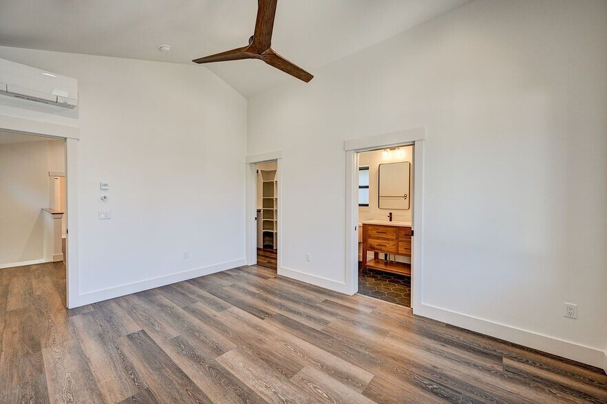 Building Photo - 426 Pinon St