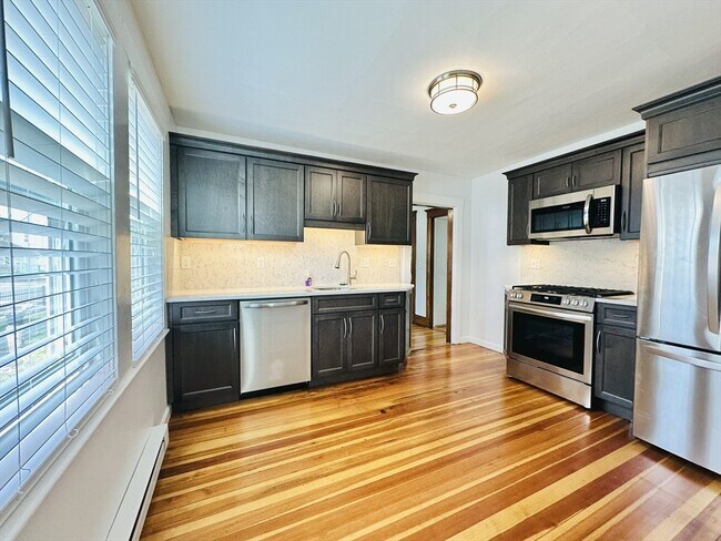 Building Photo - 209 Beach St