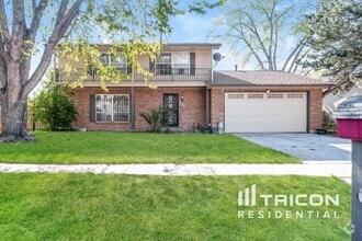 Building Photo - 1309 Tesla Dr