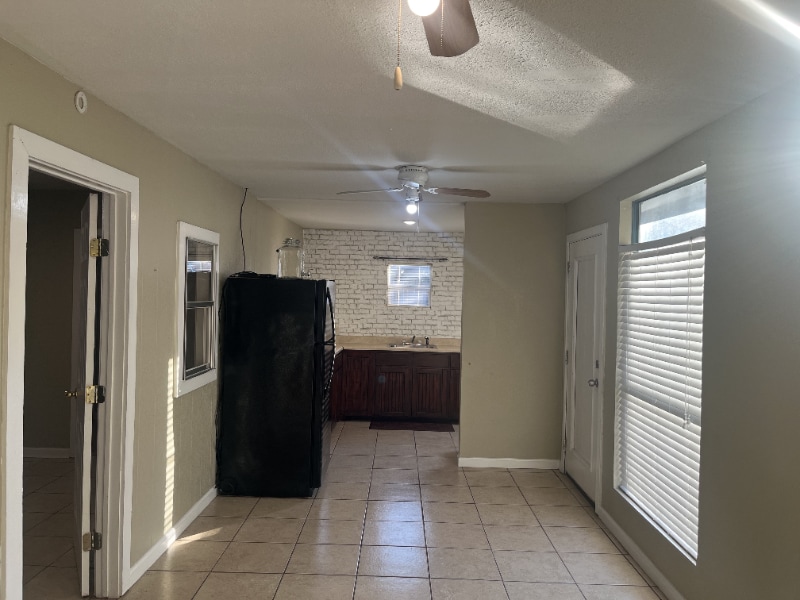 Building Photo - 10842 Knollwood Dr