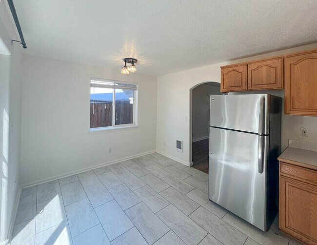 Building Photo - Charming SE Portland Home in a Central, Accessible Location